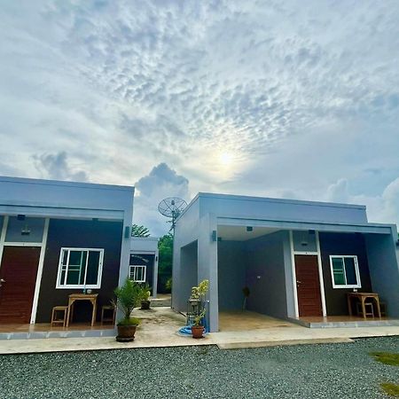 แหลมงอบเฮาส์ Laemngob Houseヴィラ エクステリア 写真
